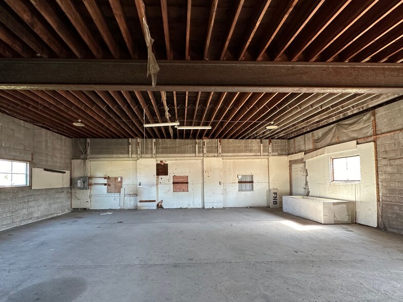 More Photos Of 57582 N Main St, Three Rivers Flex For Lease