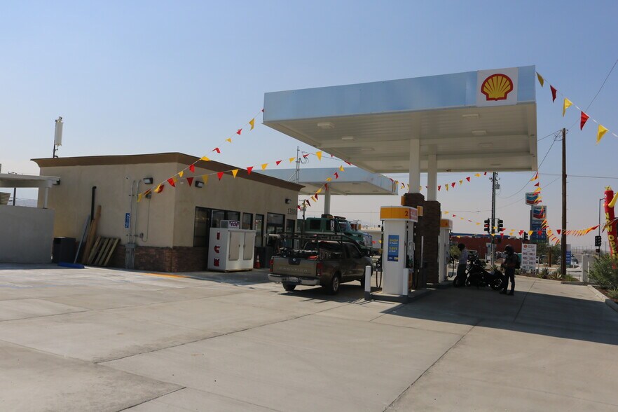 More Photos Of 13118 Pearblossom Hwy, Pearblossom Service Station For Sale