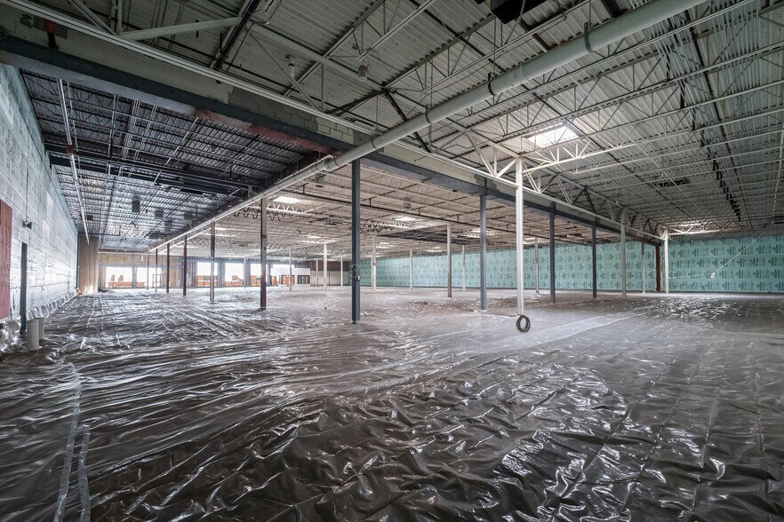 More Photos Of 32070 Gratiot Ave, Roseville Freestanding For Lease