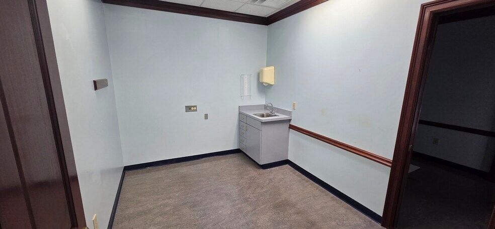 More Photos Of 1475-1495 W Main St, Tipp City Medical For Lease