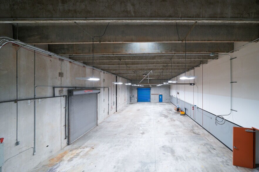 More Photos Of 1555-1557 SE Crystal Lake Dr, Corvallis Warehouse For Lease