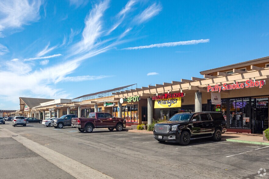 More Photos Of 903-971 N Main St, Salinas Storefront For Lease