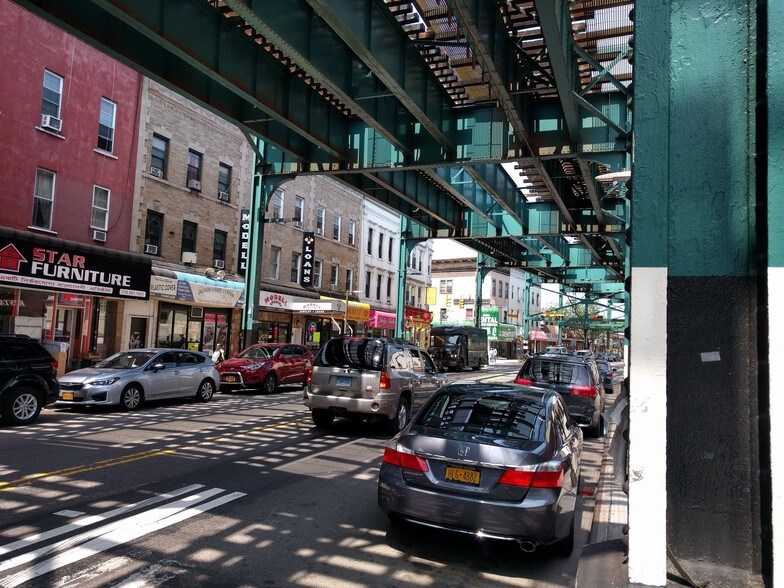 More Photos Of 116-10 Jamaica Ave, Richmond Hill Storefront Retail Office For Lease