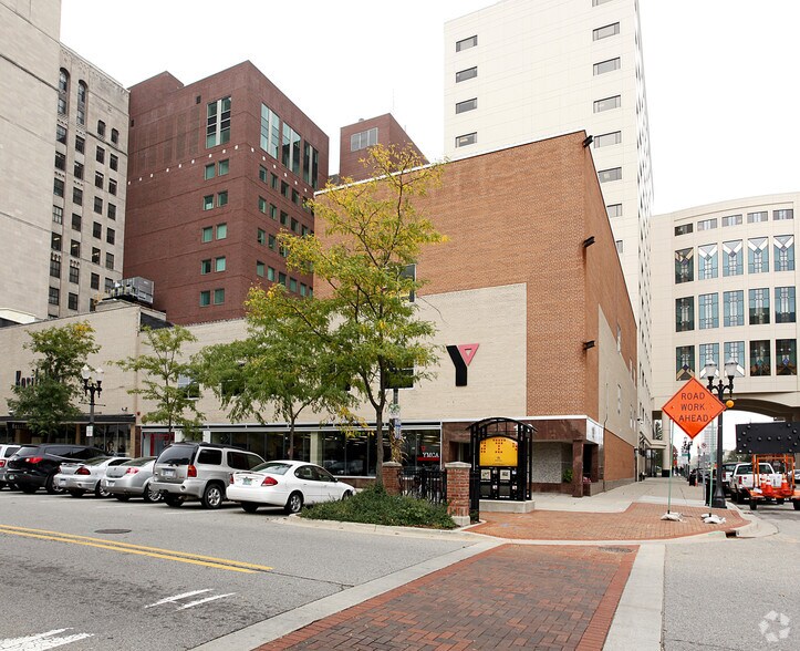 Primary Photo Of 119 N Washington Sq, Lansing Medical For Sale