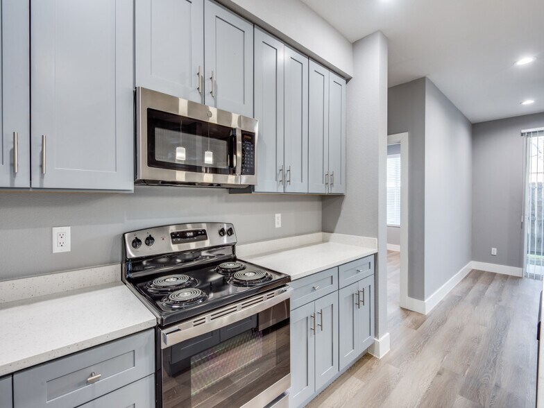 More Photos Of 1100 Us-90 Hwy W, Sealy Apartments For Sale