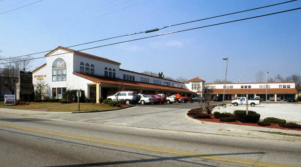 More Photos Of 711 N Main St, Pleasantville General Retail For Lease