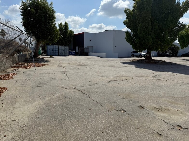 More Photos Of 9200 Gazette Ave, Chatsworth Warehouse For Lease