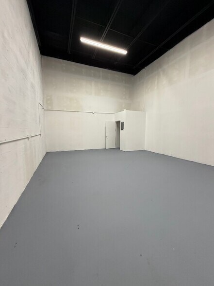 More Photos Of 1620-1646 SE Village Green Dr, Port, Port Saint Lucie Warehouse For Lease