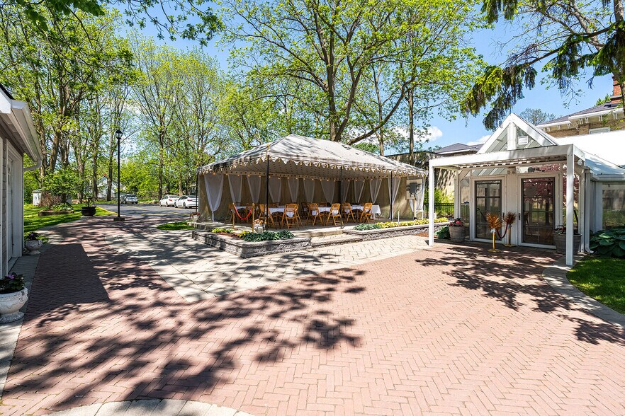 More Photos Of 343 Main St E, Picton Hotel For Sale