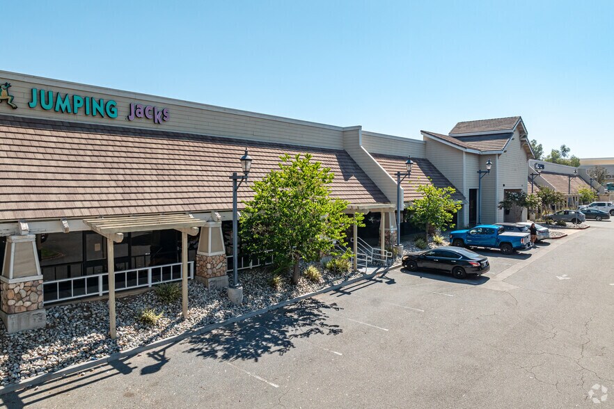 More Photos Of 186 Village Ct, San Dimas Storefront For Sale