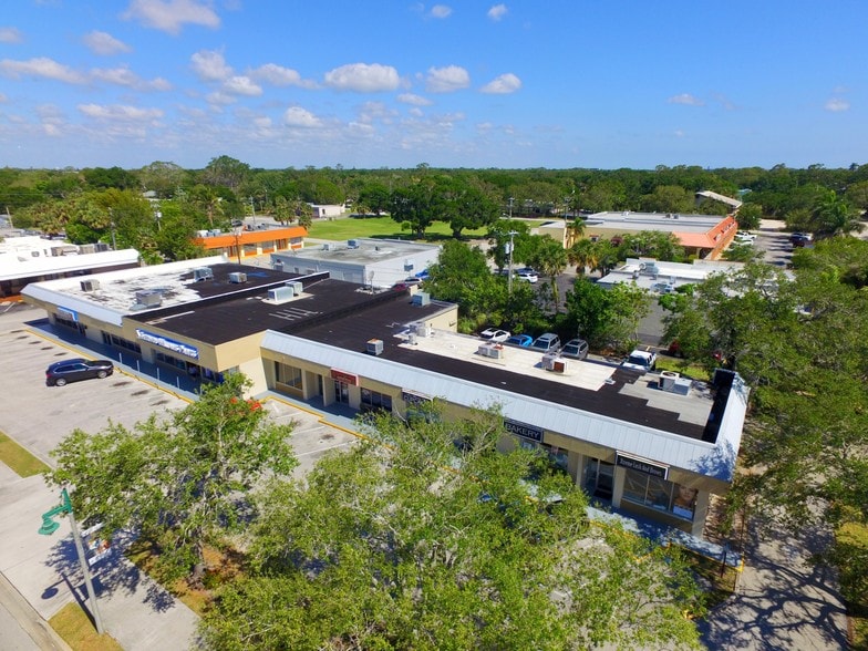 More Photos Of 702-736 21st St, Vero Beach Storefront For Lease