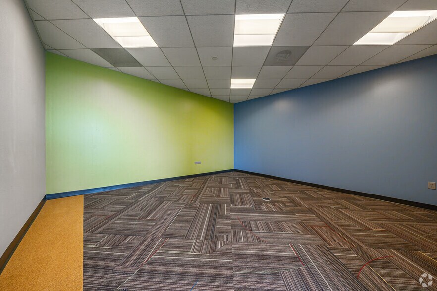 More Photos Of 215 W Diehl Rd, Naperville Office For Sale