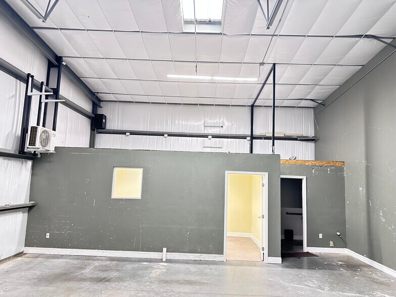 More Photos Of 4207 W Dr Martin Luther King Jr Blvd, Tampa Industrial For Sale