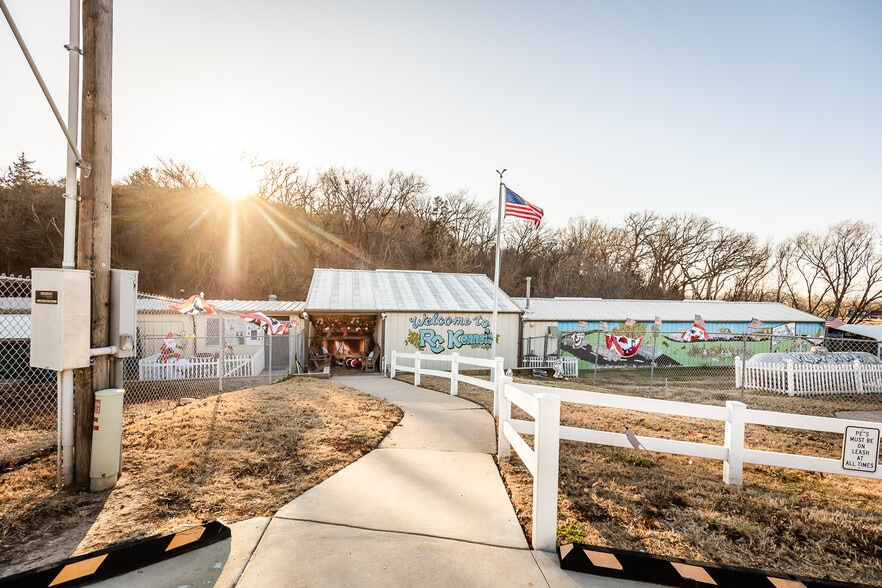 Primary Photo Of 12344 Kennel Dr, Junction City Specialty For Sale