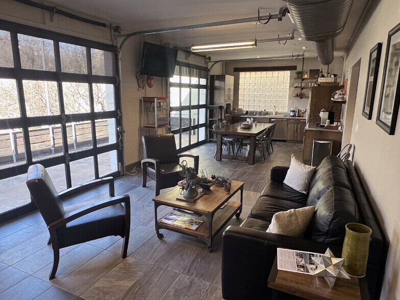 More Photos Of 328 Hemphill St, Fort Worth Loft Creative Space For Sale