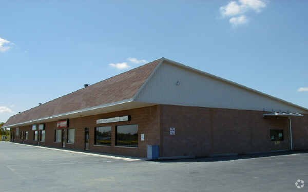 More Photos Of 37270-37284 31 Mile Rd, Richmond Storefront For Lease