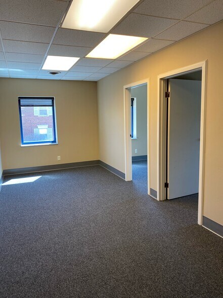 More Photos Of 1890 Northwest Blvd, Columbus Office For Lease