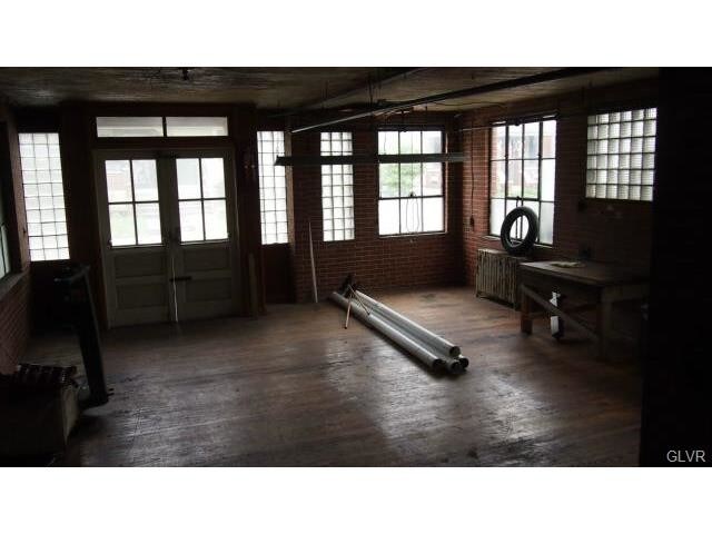 More Photos Of 324-326 Washington St, Walnutport Office For Sale