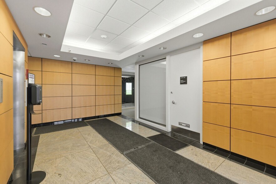 More Photos Of 7101 N Cicero Ave, Lincolnwood Office For Lease