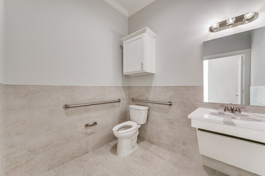 More Photos Of 1630 W Prosper Trl, Prosper Unknown For Lease