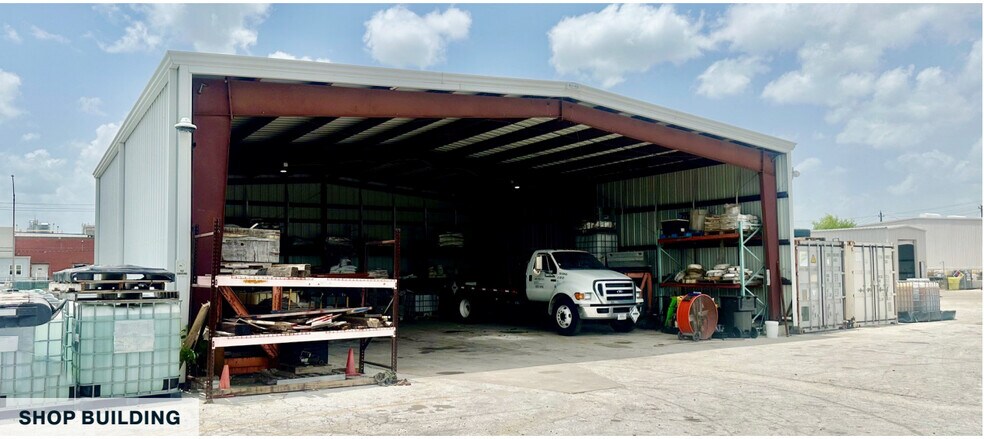 More Photos Of 620 Howard Dr, Deer Park Warehouse For Lease