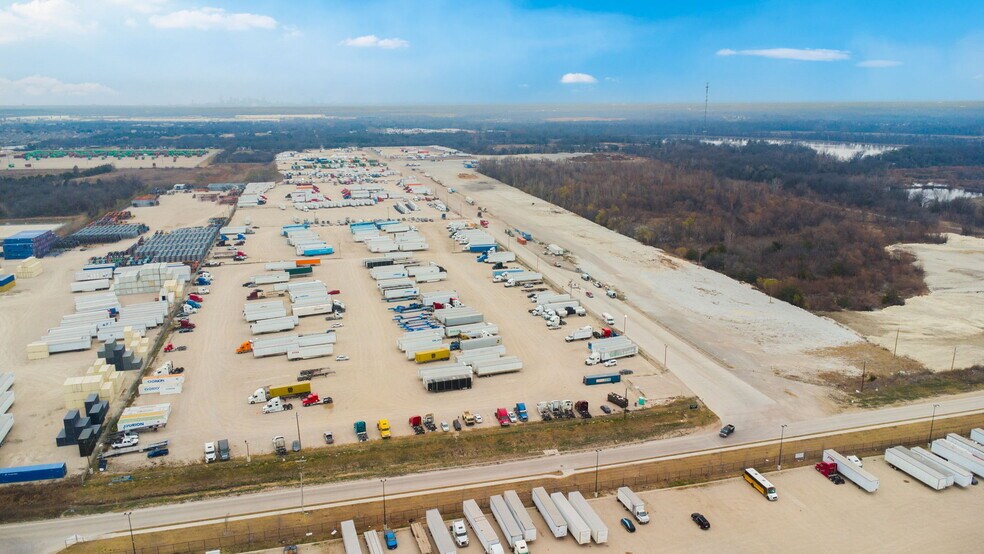 More Photos Of 1600 Fulghum, Hutchins Land For Lease
