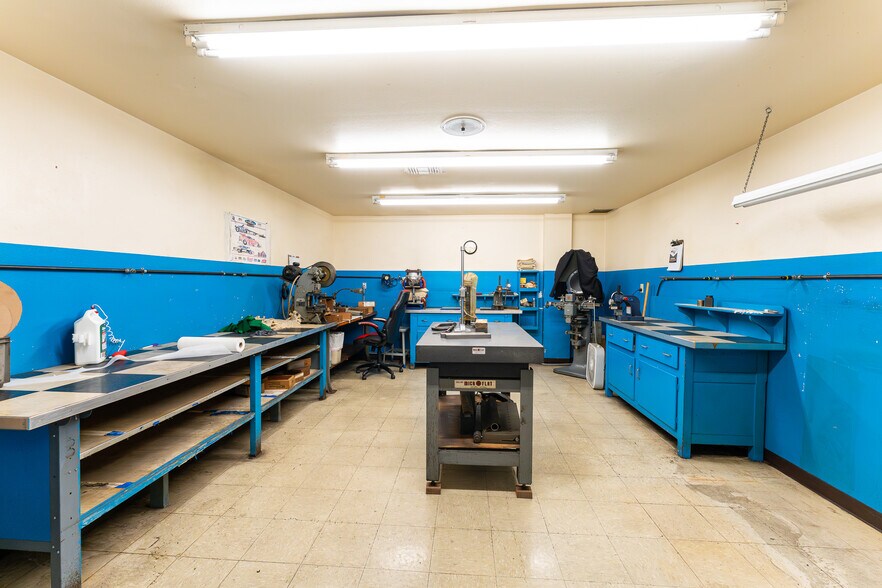 More Photos Of 20608 Earl St, Torrance Warehouse For Lease