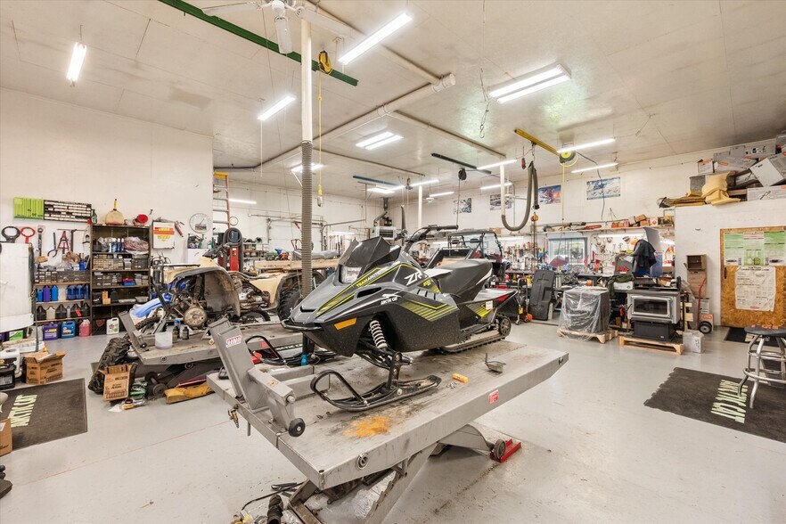 More Photos Of 5 Demick Ln, Salmon Auto Repair For Sale