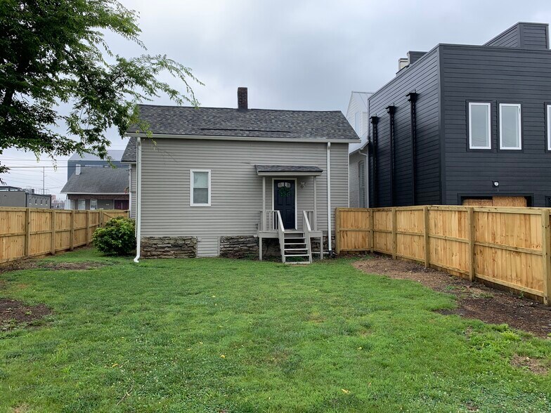 More Photos Of 1120 3rd Ave S, Nashville General Retail For Sale