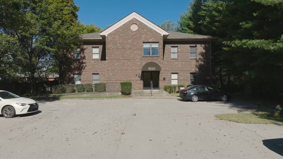 Primary Photo Of 3010 Taylor Springs Dr, Louisville Office For Lease