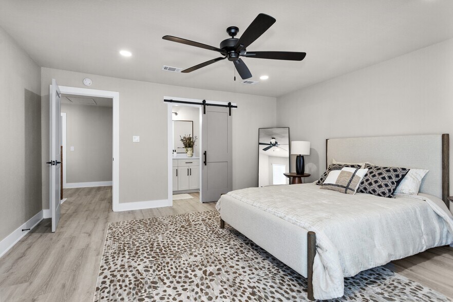 More Photos Of 17578 Highway 105, Montgomery Hotel For Sale