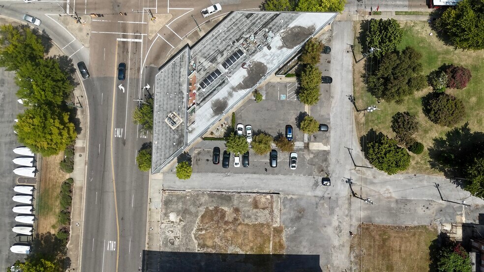 More Photos Of 440 N Front St, Memphis Freestanding For Lease