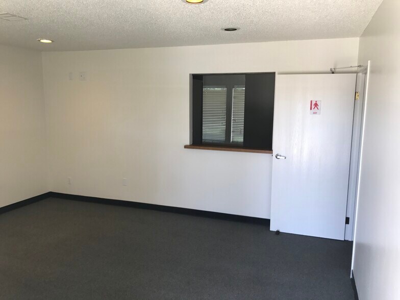 More Photos Of 1827 S Court St, Visalia Medical For Sale