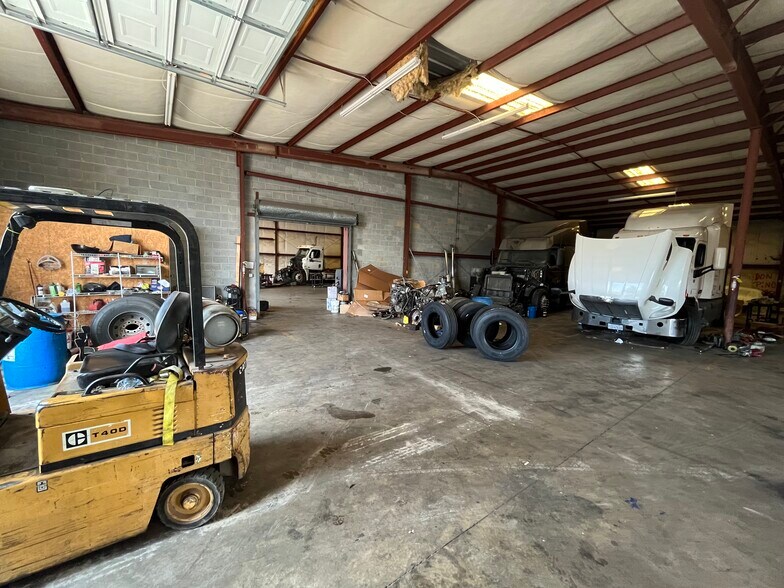 More Photos Of 3251 Robinson Cir, Charlotte Warehouse For Sale
