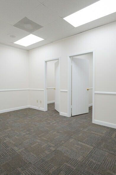 More Photos Of 110 Lincoln Ave, College Station Office For Lease