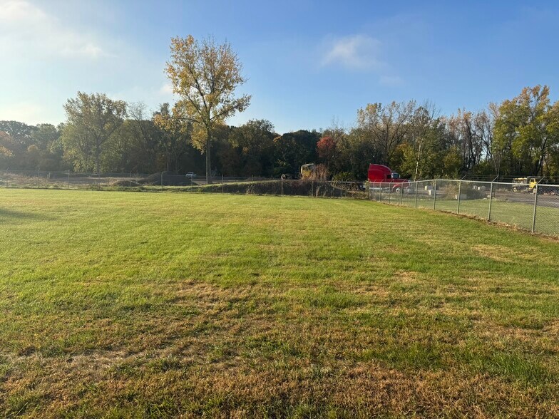 More Photos Of 4616 Enterprise Dr, Bartonville Industrial For Sale