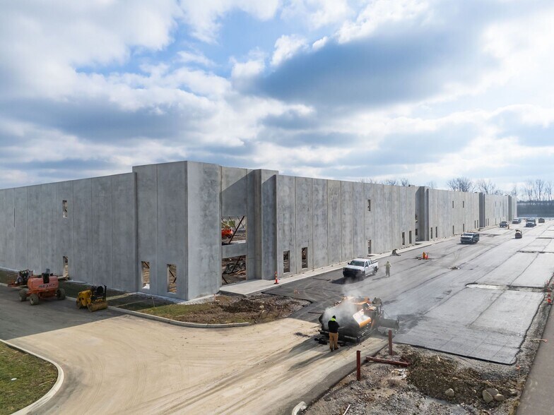 More Photos Of 3741 Grove City Rd, Grove City Manufacturing For Sale