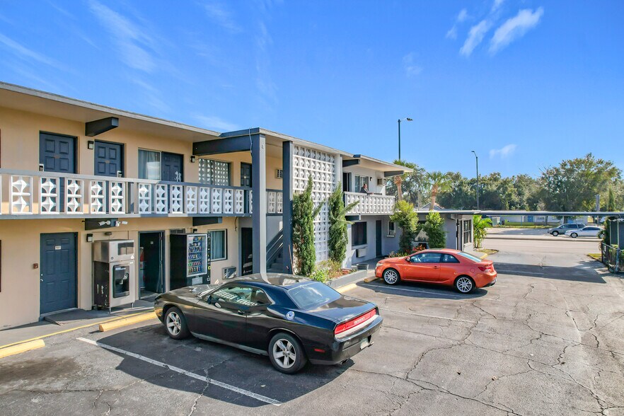 More Photos Of 307 E Vine St, Kissimmee Hotel For Sale