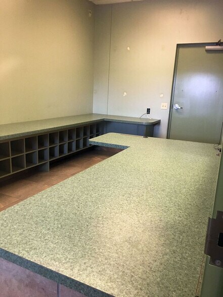More Photos Of 189 Old York Rd, New Cumberland Warehouse For Lease