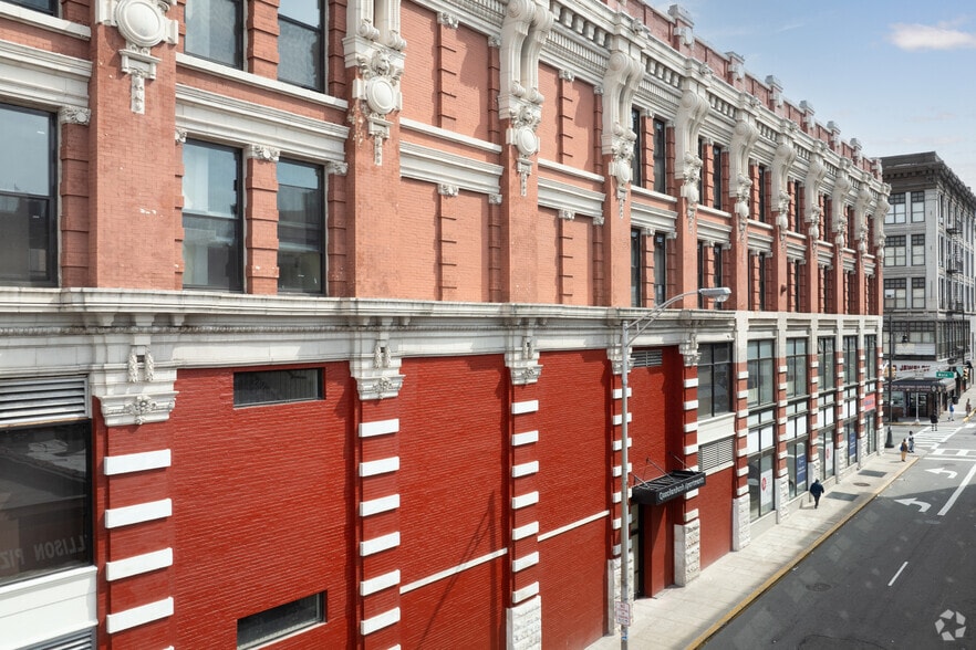 More Photos Of 186 Main St, Paterson Office Residential For Lease