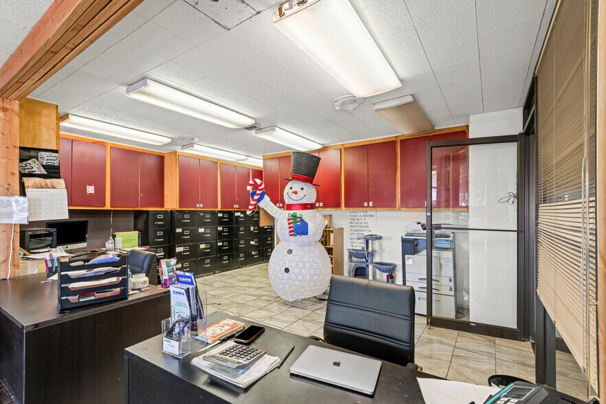 More Photos Of 424 S Redwood Rd, Salt Lake City General Retail For Sale