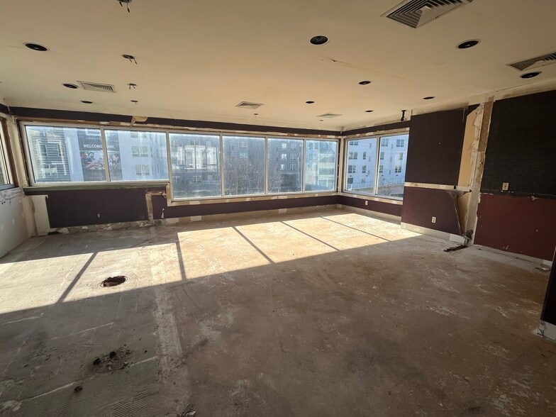 More Photos Of 4348-50 Main St, Philadelphia Restaurant For Sale