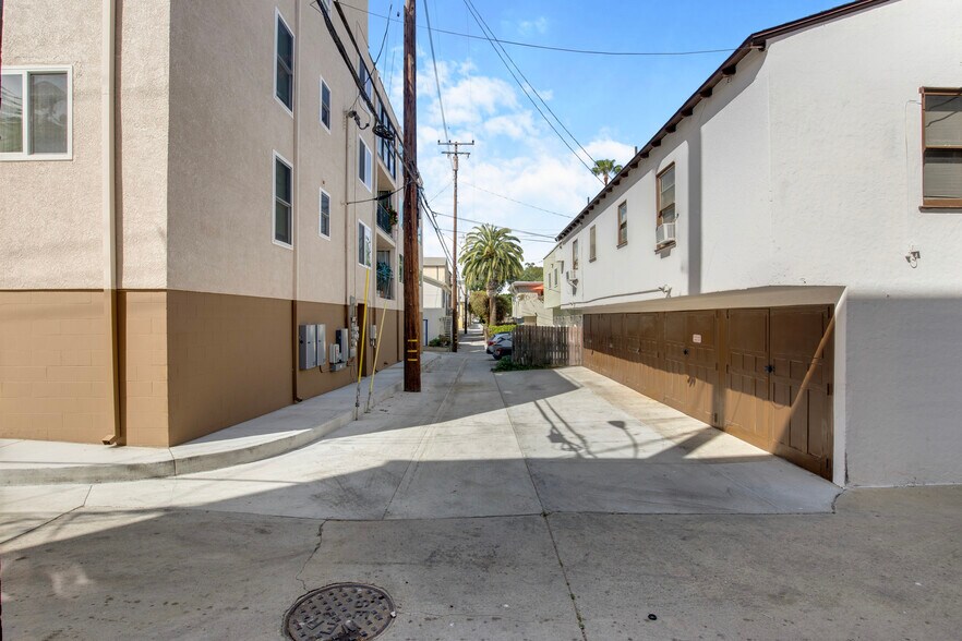 More Photos Of 209 Mira Mar Ave, Long Beach Multifamily For Sale