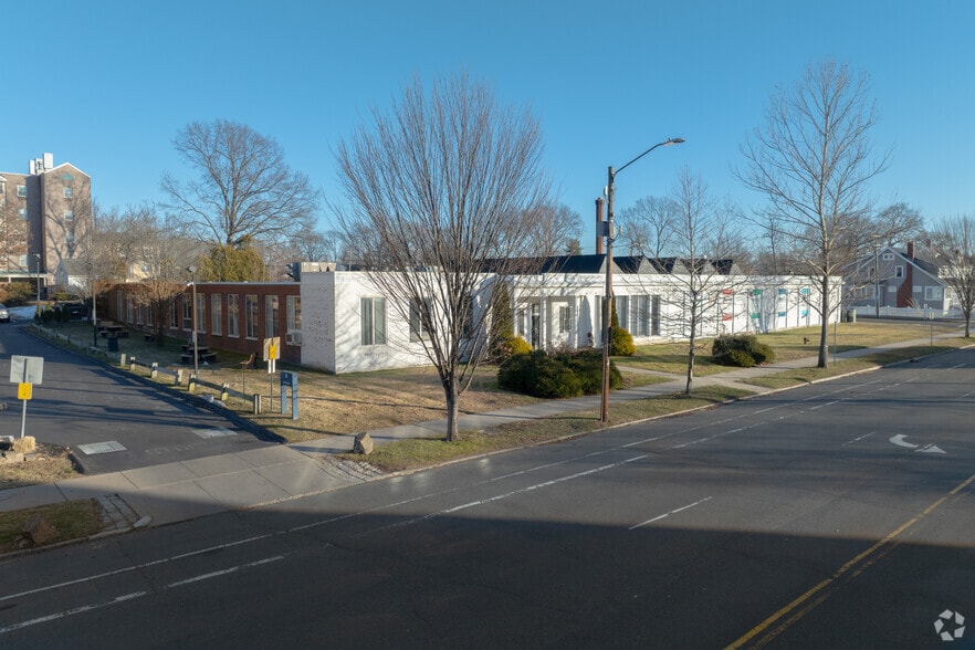 More Photos Of 650 Franklin Ave, Hartford Manufacturing For Sale