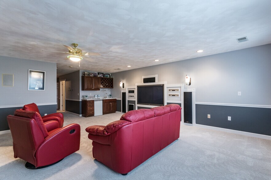 More Photos Of 1186 S State Route 157, Edwardsville Loft Creative Space For Sale