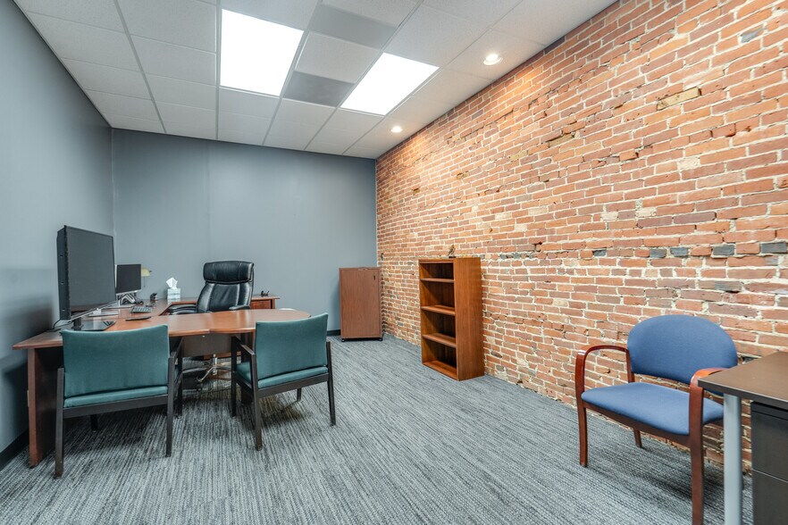 More Photos Of 121-127 E Main St, Ravenna Storefront Retail Office For Sale