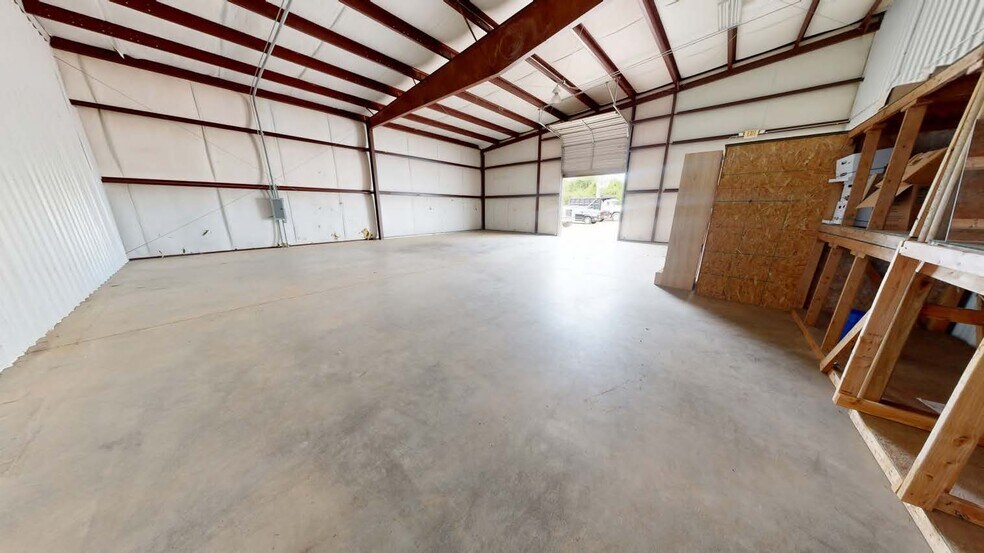More Photos Of 1275 W Sunchase Ct, Fayetteville Warehouse For Lease