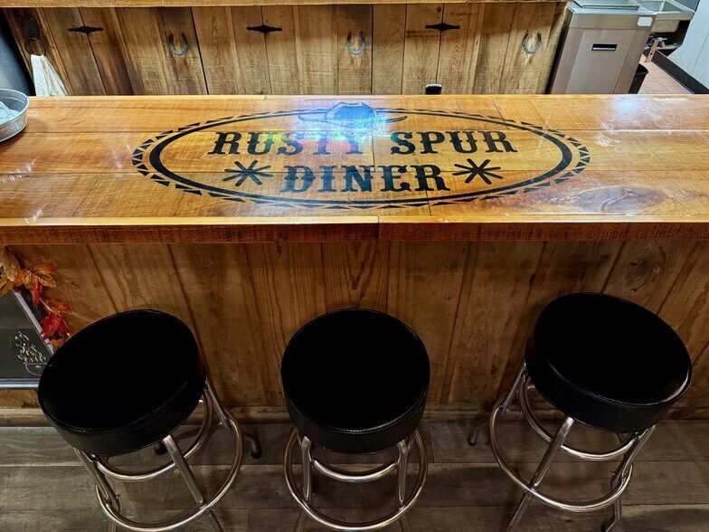 More Photos Of 601 N 1st St, Pulaski Restaurant For Sale