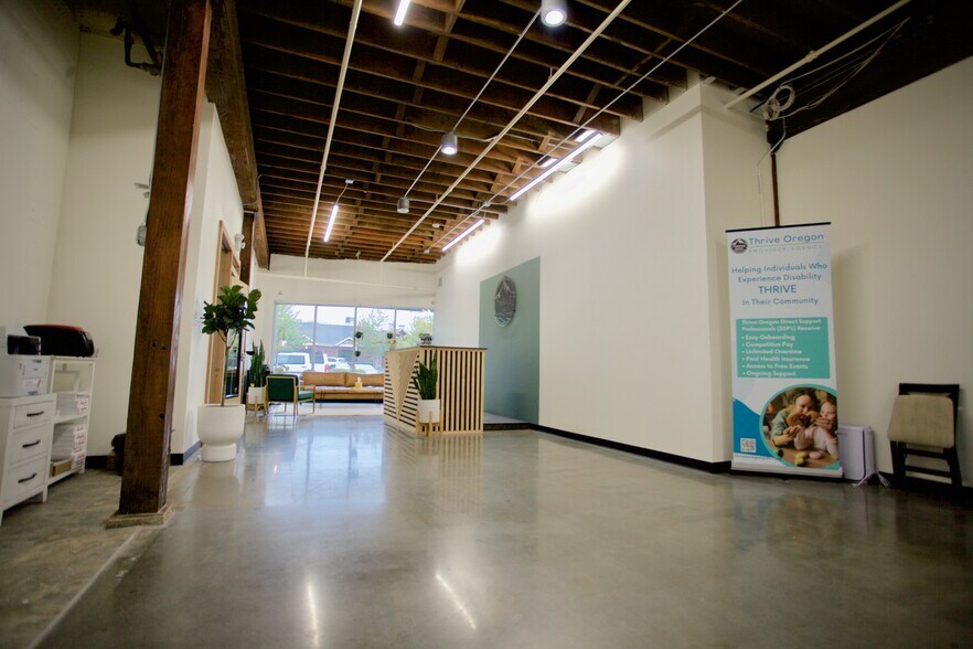 More Photos Of 502 7th St, Oregon City Storefront Retail Office For Sale