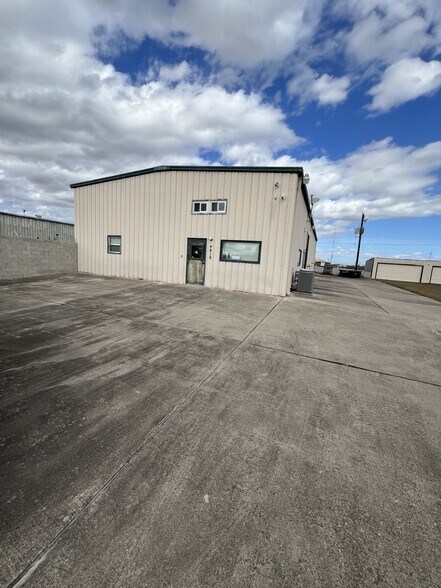 More Photos Of 4818 Gemini St, Corpus Christi Warehouse For Sale